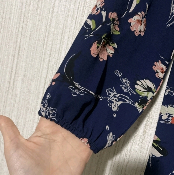 NWOT Fun 2 Fun Size XS Blue Floral Blouse Stitch Fix - Picture 5 of 9